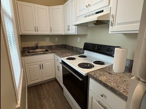 4th image of 2540 Penbrook Ave APT 1