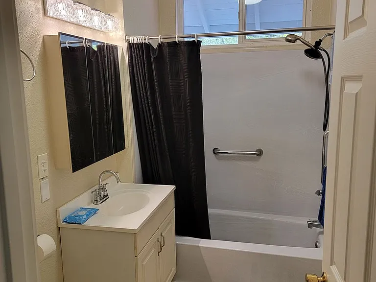 890 SE Ireland St — Photo 12