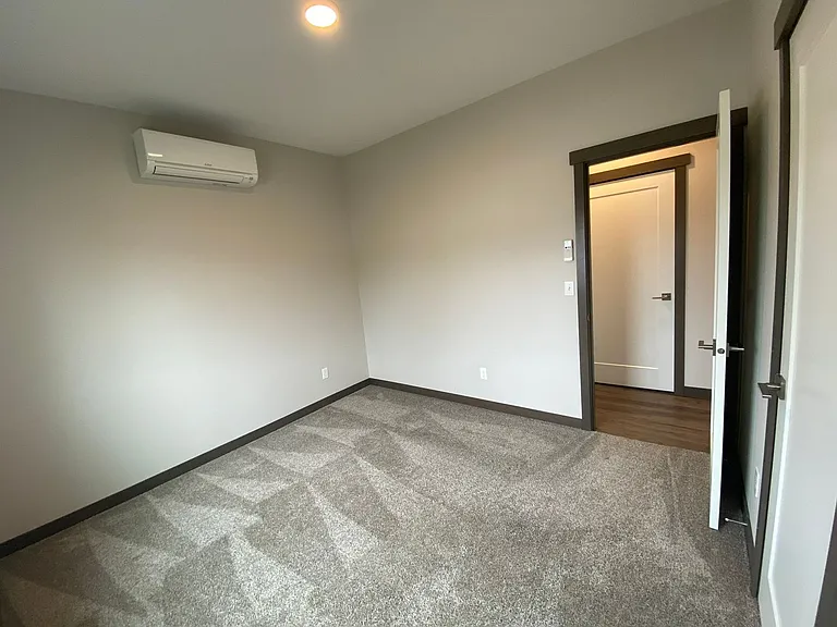 108 W Greenfield Ave — Photo 31