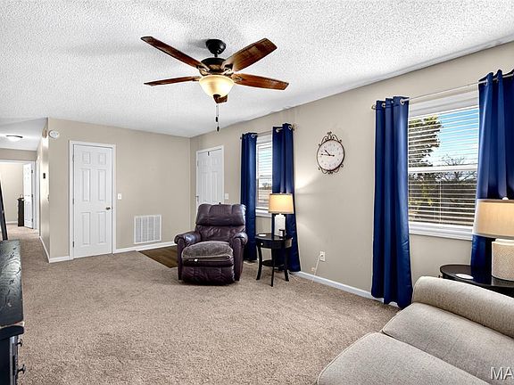 3rd image of 1811 Sandstone Dr