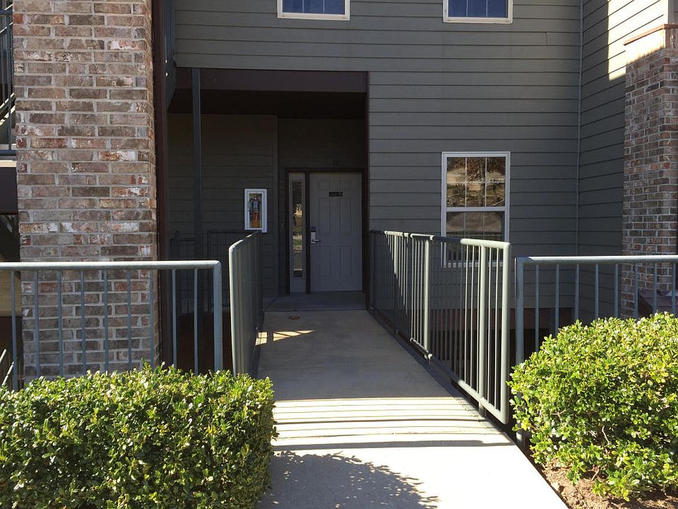 1st image of 1001 Golf Dr