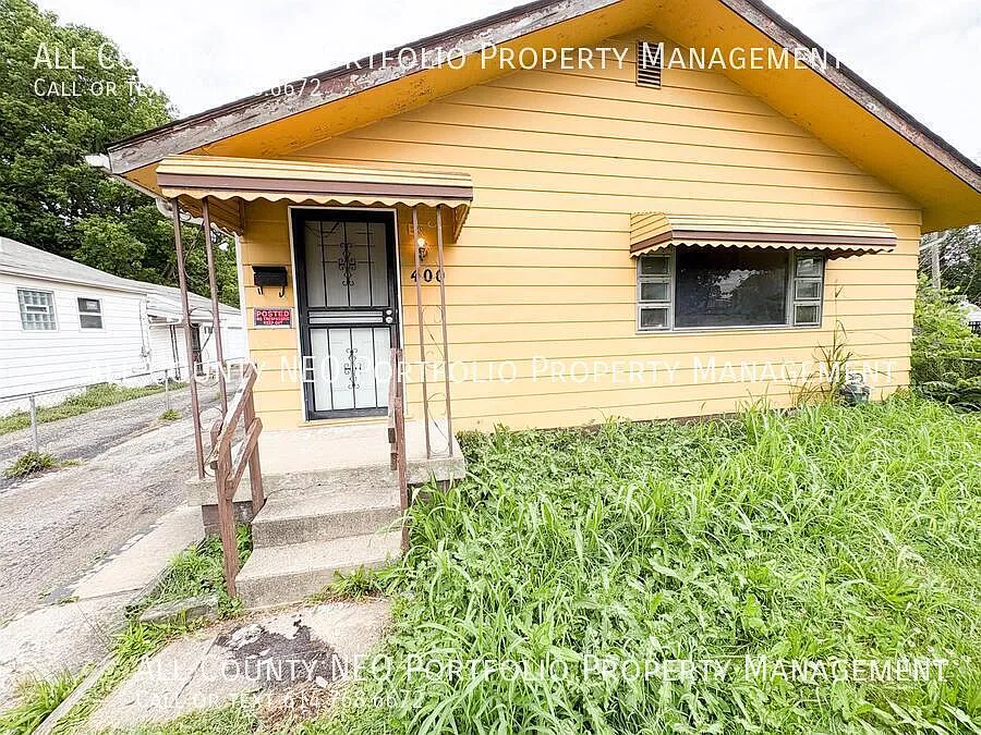 Available now! 2 Bedroom Home with Basement & Deck — Photo 2