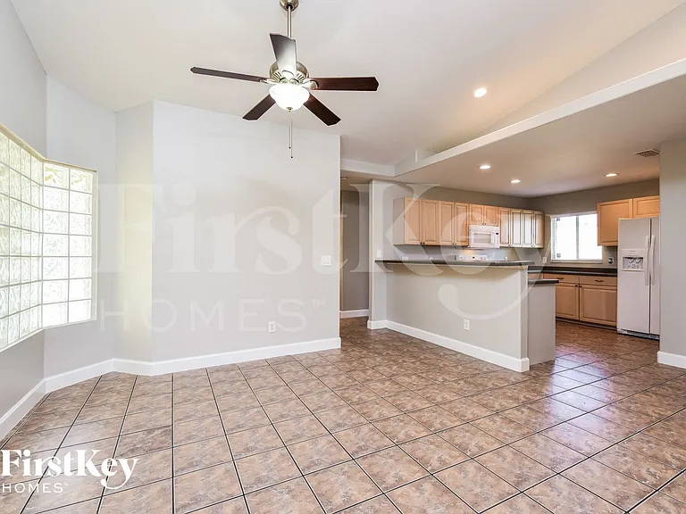 18606 Cedar Dr E — Photo 5