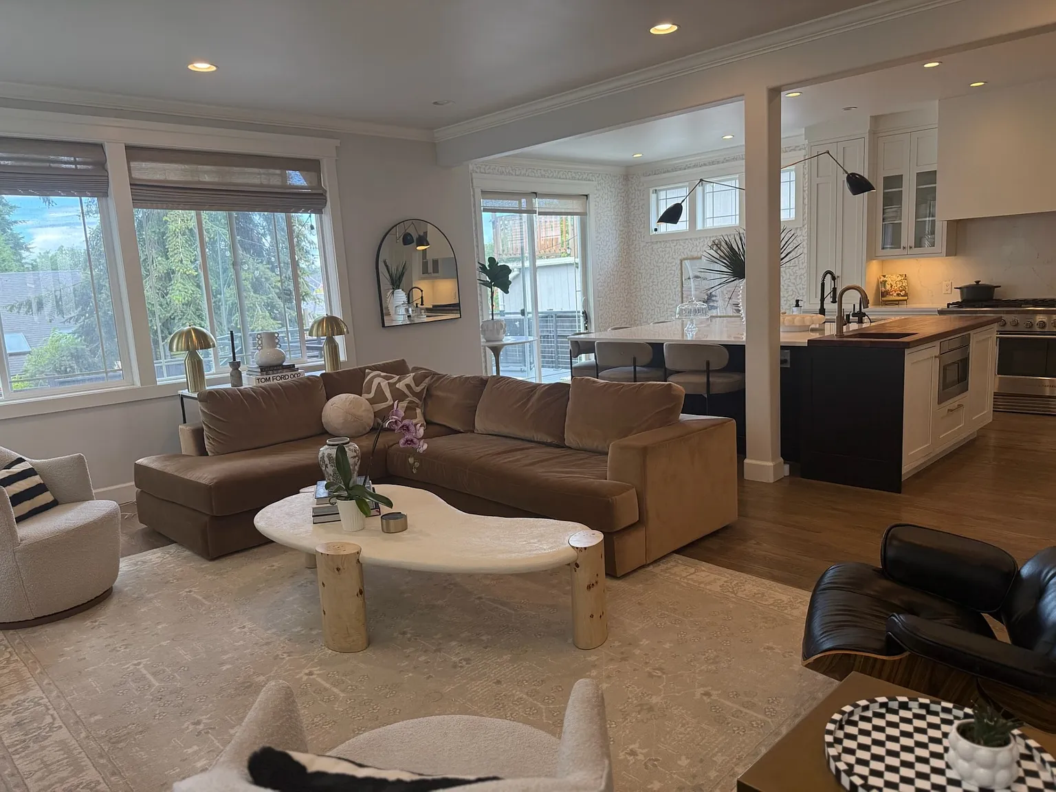 4 bed, 3.5 bath, 3560 sqft, $7,795 — Photo 4