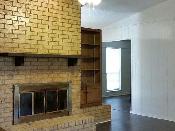 3rd image of 2050 Wellington Dr
