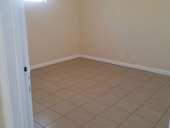 4th image of 425 Tennessee St NE APT C