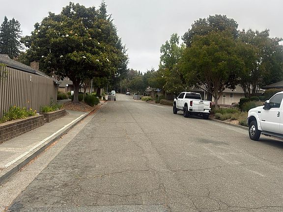 5th image of 51 Roundtree Blvd