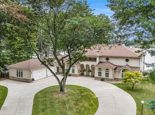 510 Riverside Dr, Rossford, OH 43460