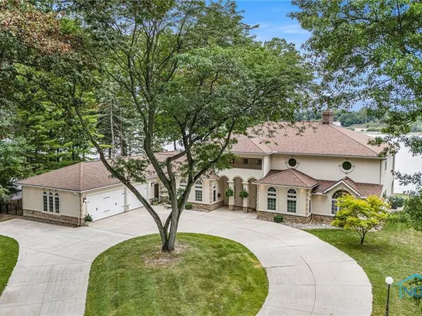 510 Riverside Dr, Rossford, OH 43460