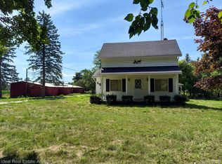 6120 Harrington Rd, Croswell, MI 48422