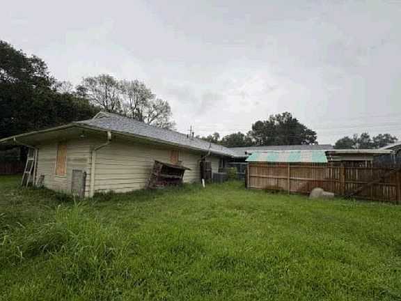 2nd image of 304 W 14th St