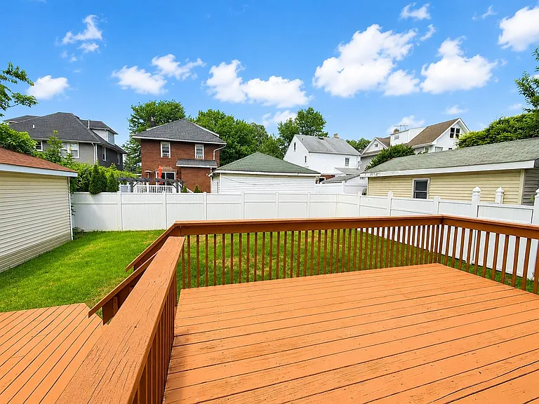 24 Sunderland Ave — Photo 34