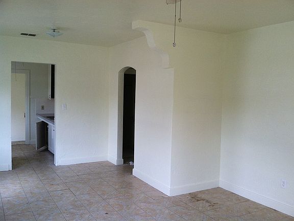 3rd image of 955 28th St N