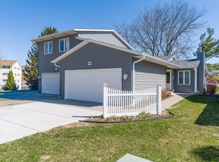 3065 Red Wing Ct, Bettendorf, IA 52722