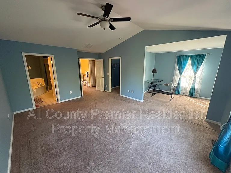 74 Oxford Ct — Photo 13