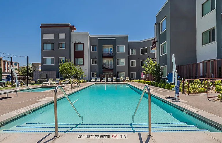 Buffalo at Desert Shores Apartments — Photo 18