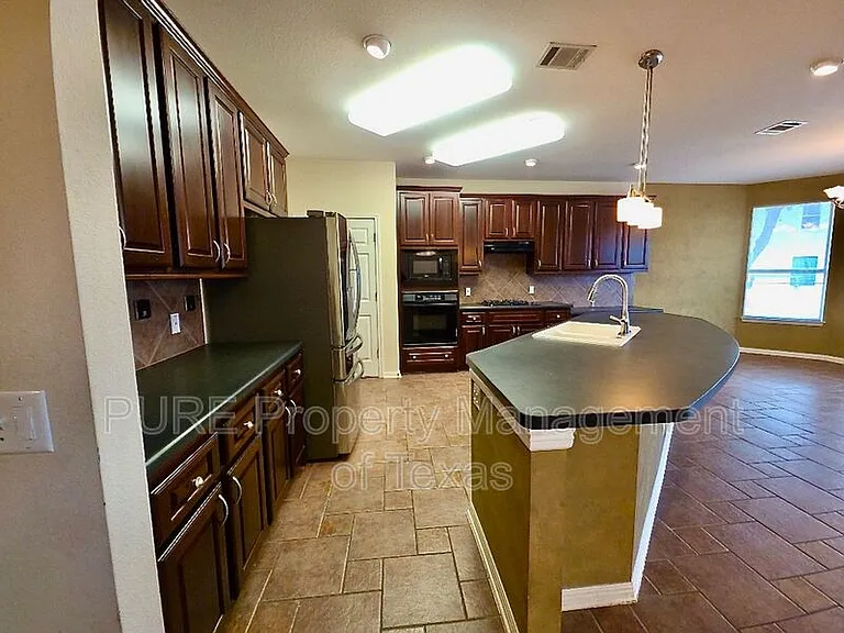 1103 Seton Hall Ln — Photo 9