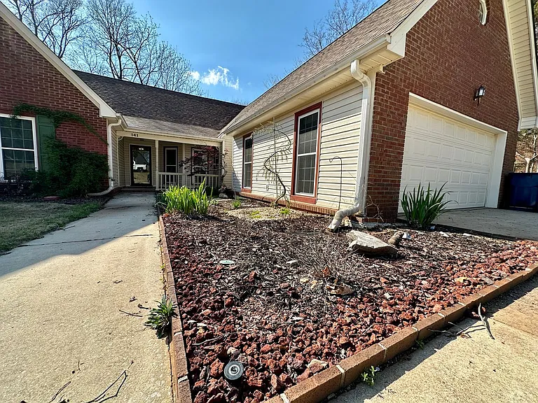 141 Victoria Dr — Photo 25
