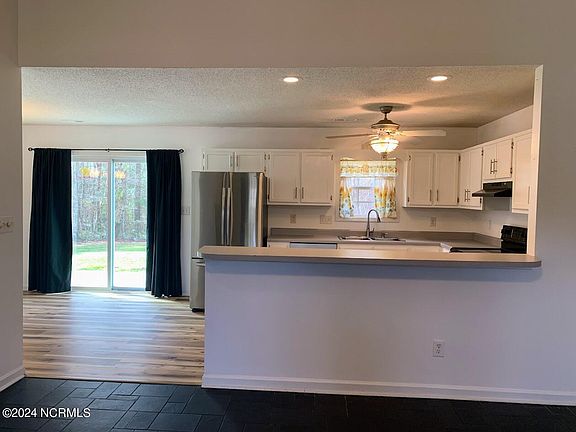 4th image of 212 Glenwood Drive
