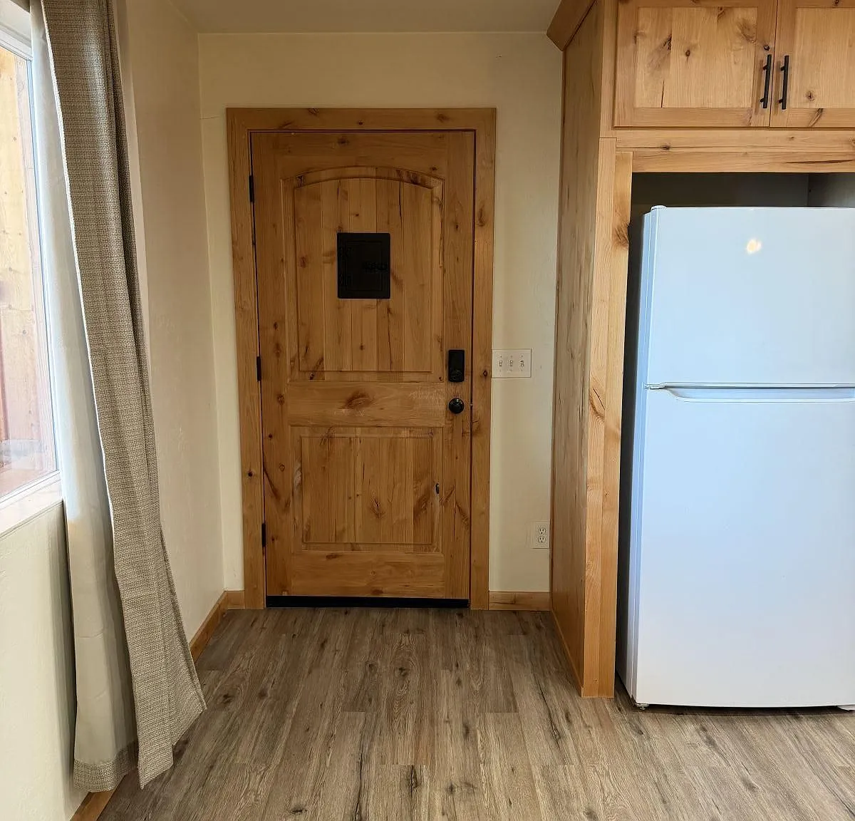 1 bed, 920 sqft, $1,350 — Photo 4