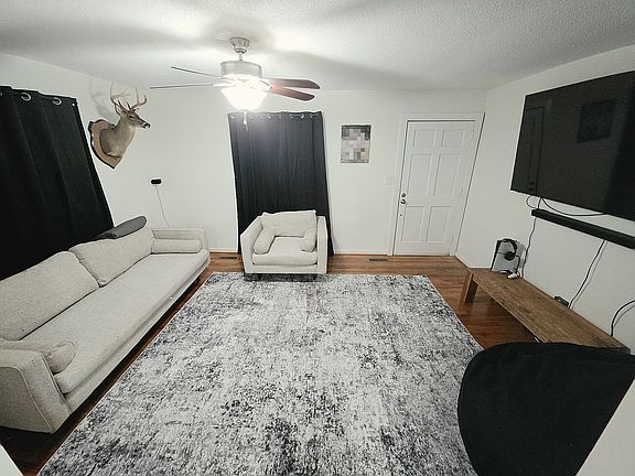 2nd image of 248 Alan St