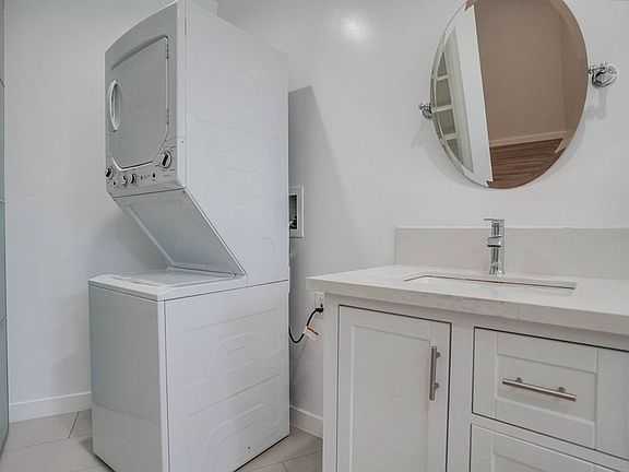 3rd image of 715 Marlborough Ave APT 3