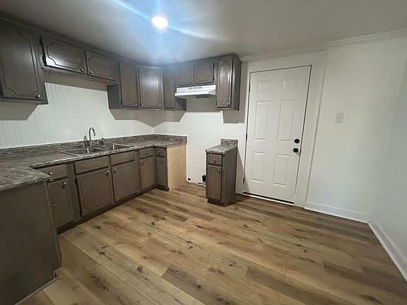 4th image of 416 Tyus St