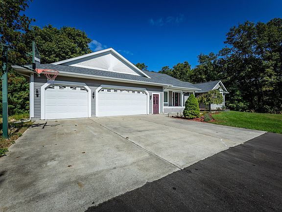 4th image of 1578 White Pine Ct