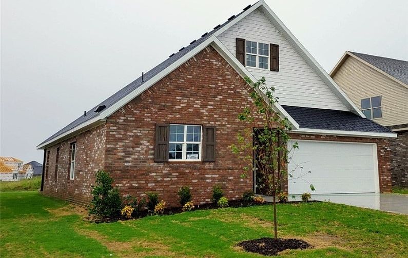 1st image of 3704 SW Mistletoe Ave