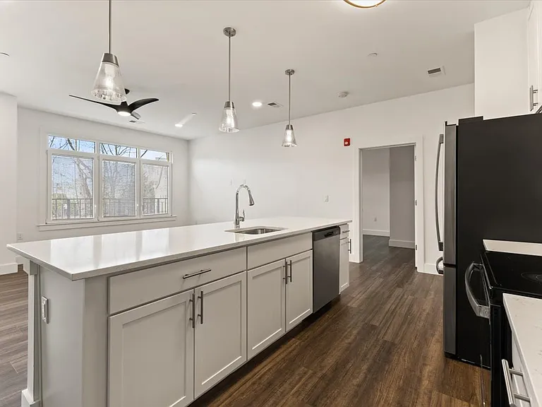 450 Springfield Ave — Photo 4