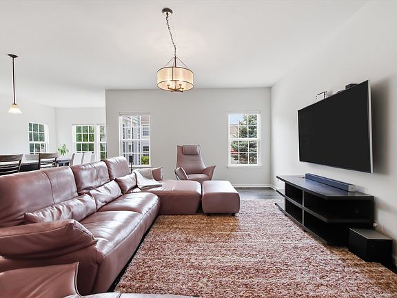 4th image of 3016 Monterey Ln
