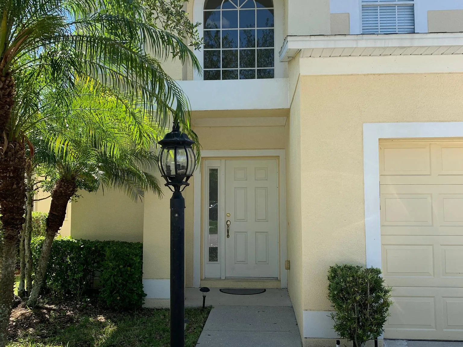 4 bed, 2.5 bath, 2083 sqft, $2,650 — Photo 2