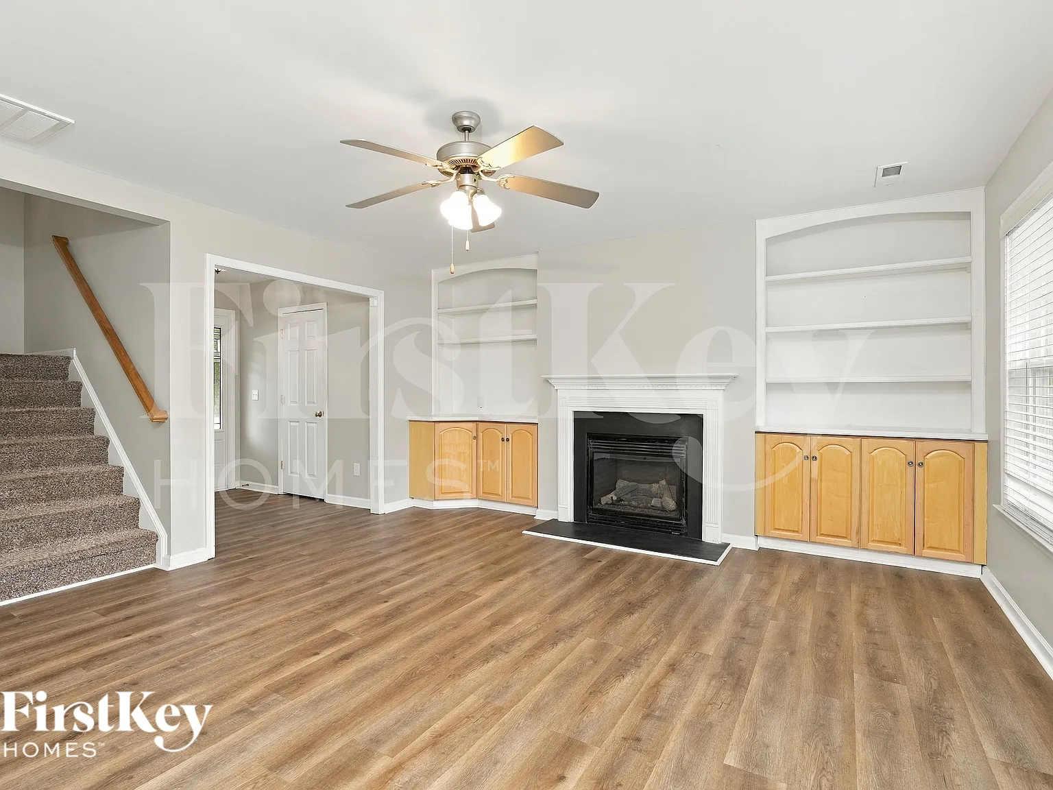 3 bed, 2.5 bath, 1469 sqft, $1,910 — Photo 2