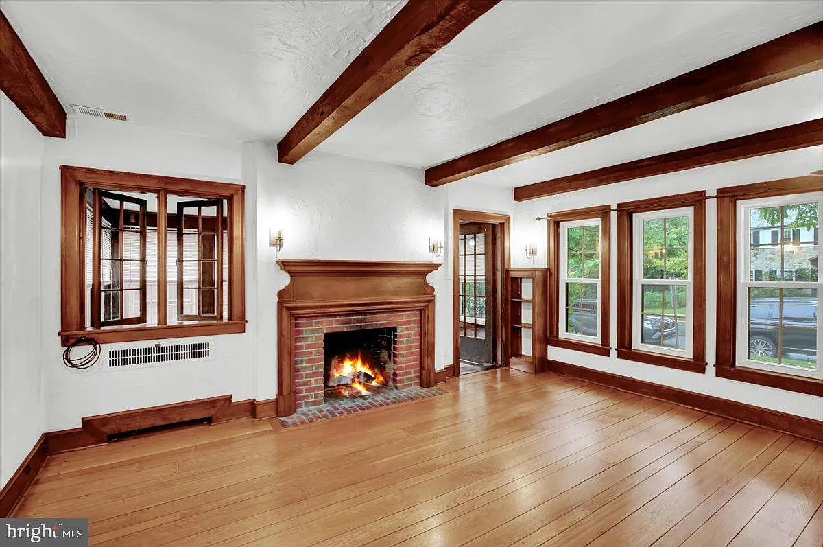 3 bed, 2.0 bath, 1827 sqft, $2,600 — Photo 4