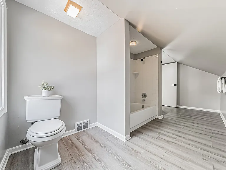 24111 Edgehill Dr — Photo 30