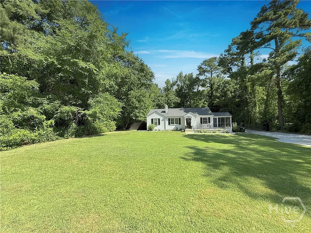 2 bed, 1.0 bath, 1228 sqft, $1,800 — Photo 2