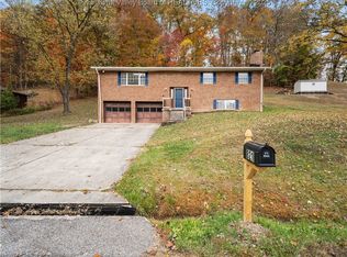 821 Wilderness Dr, Charleston, WV 25312