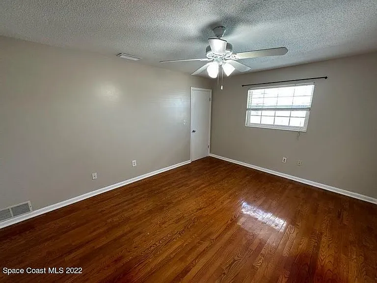 1660 Neptune Dr — Photo 18