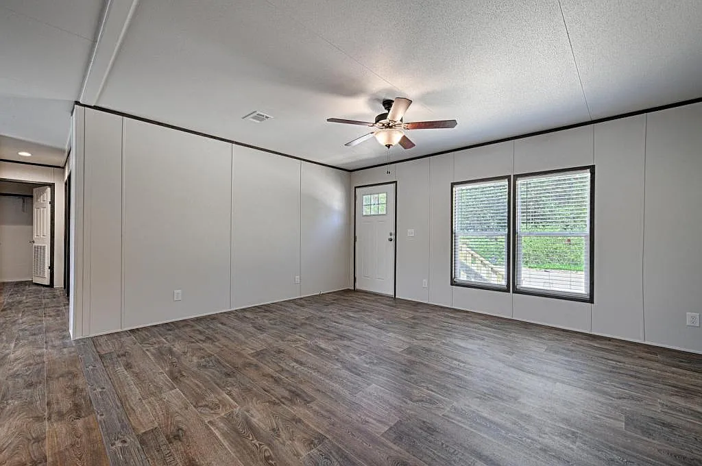 640 Kevin St — Photo 2