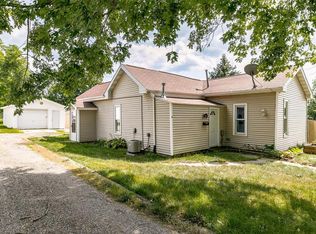 106 Orange St, Center Point, IA 52213