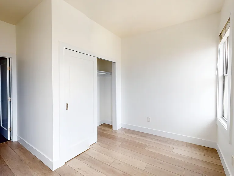 1408 California St #305 — Photo 14