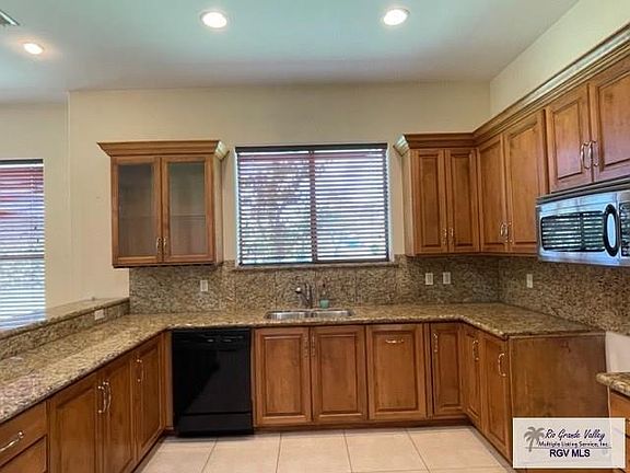 5th image of 423 Palm Valley Cir