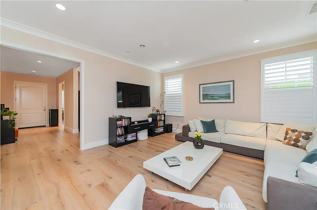 4 bed, 2483 sqft, $6,500 — Photo 4