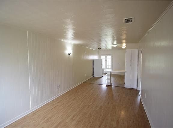3rd image of 24 Hickory Ave APT C