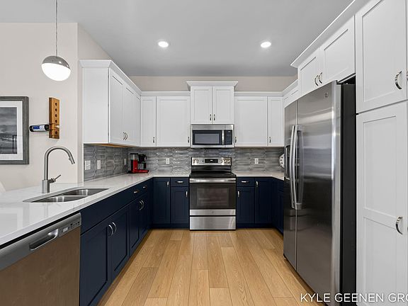 3rd image of 4646 Graystone Rd