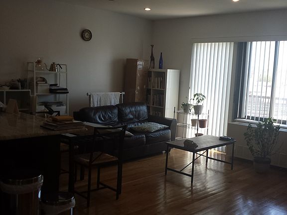 5th image of 2627 30th St APT 4R