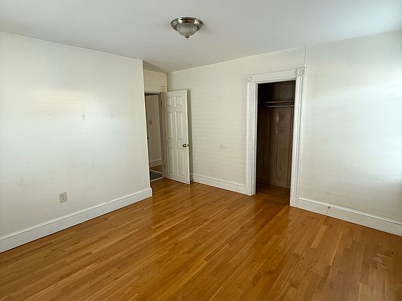 ROOM #2
12.25ft x 11.5 ft (141 sq. ft.)
closet: 2.25ft x 3.75ft