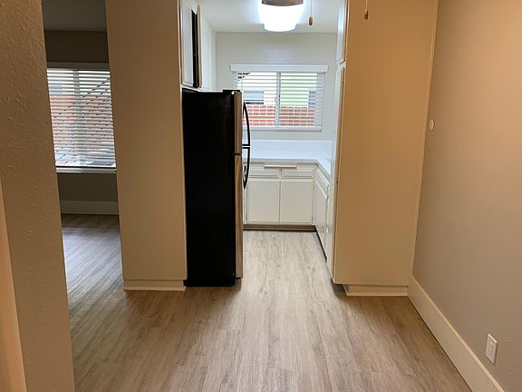 2nd image of 4665 Mississippi St #2