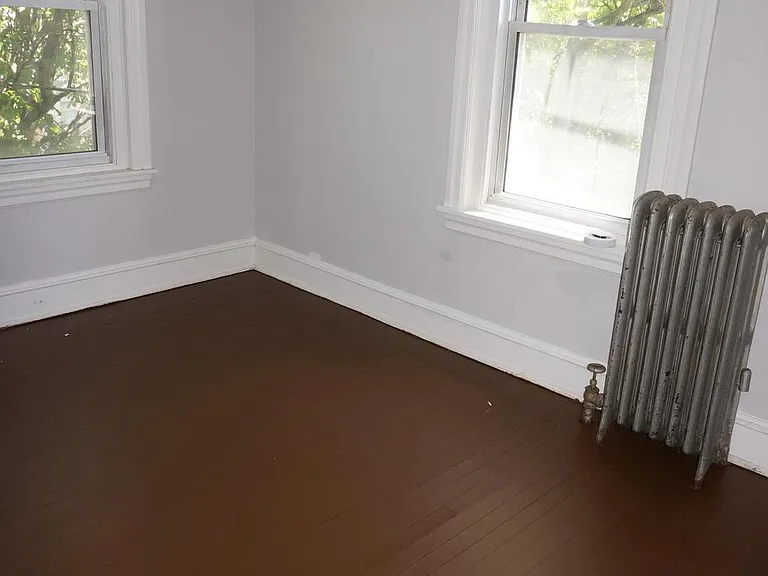 124 Knox St — Photo 8
