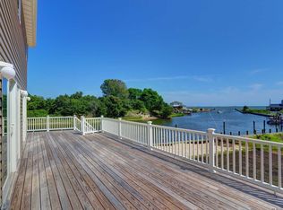 10 Sea Breeze Pl, Center Moriches, NY 11934